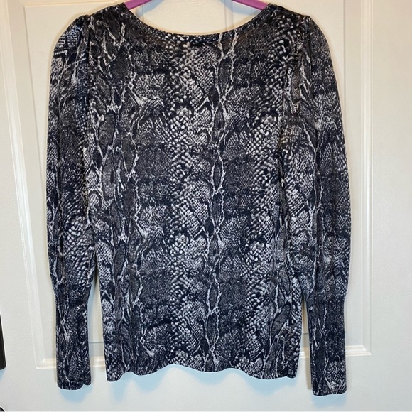 Talbots Pure Merino Wool Women’s Sweater XS Long Bishop Sleeve Gray Snake Print - Picture 2 of 12